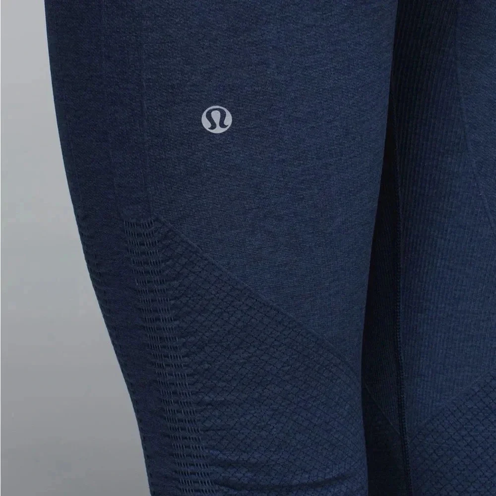 LULULEMON IN THE FLOW CROP II SEAMLESS NAVY CROP SIZE 6